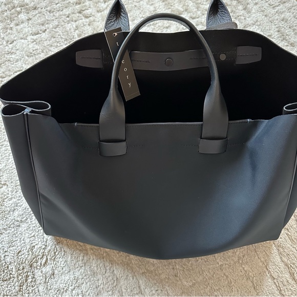 Troubadour x THEORY Featherweight Tote Bag - Picture 4 of 4